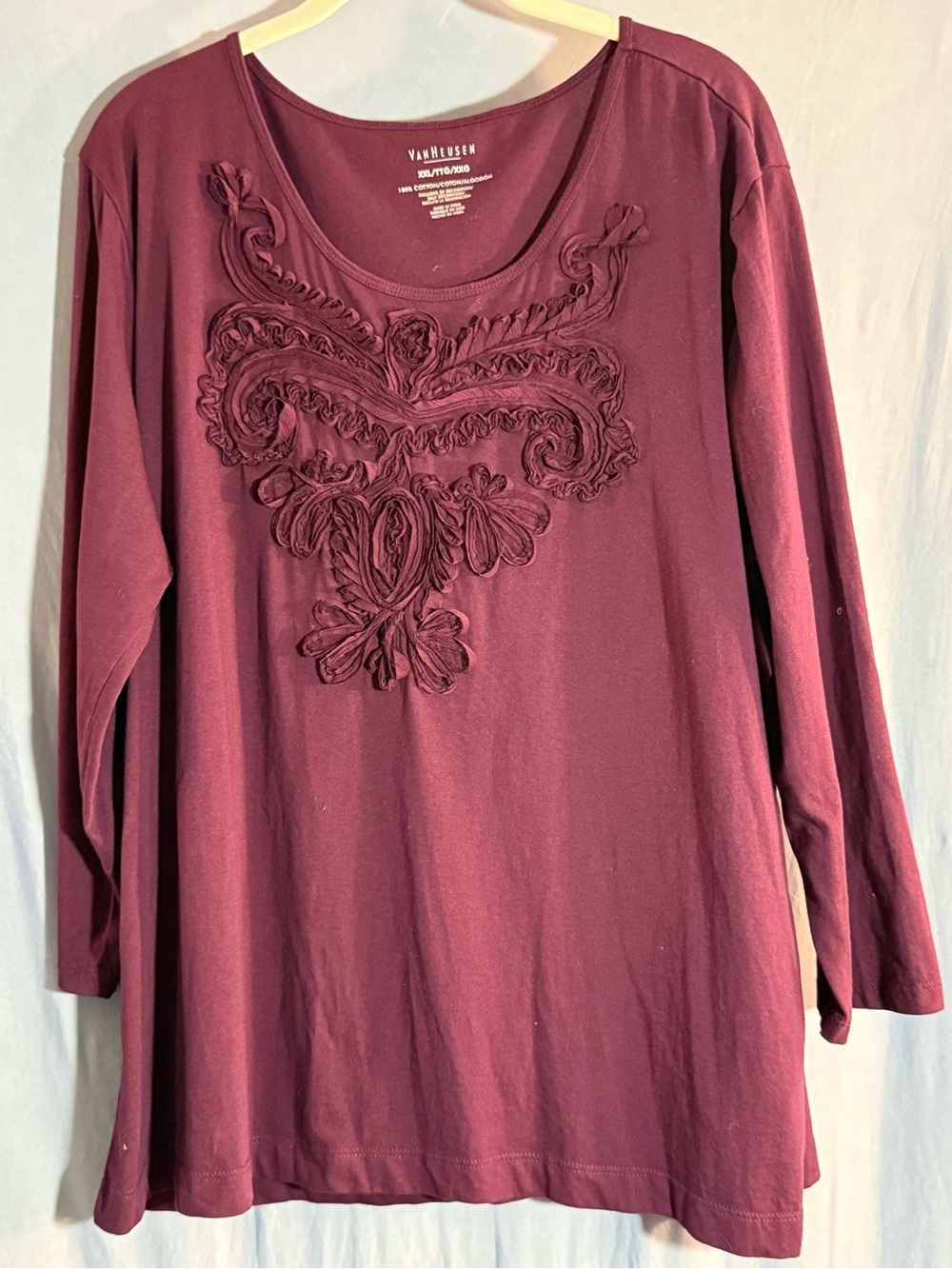 NWT Van Heusen Women's Embroidered Scoop Neck 3/4 Sleeve Top - Burgundy